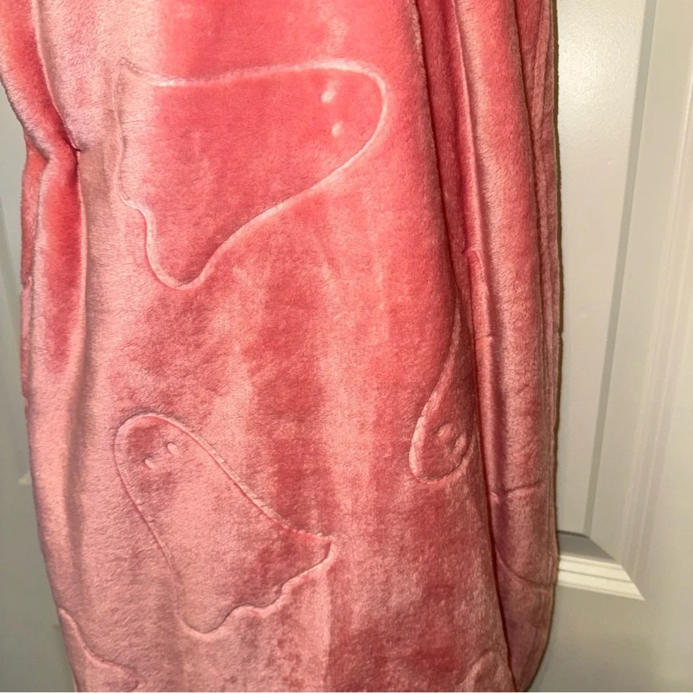 HALLOWEEN Pink Ghost EMBOSSED Print Blanket NWT 50x70